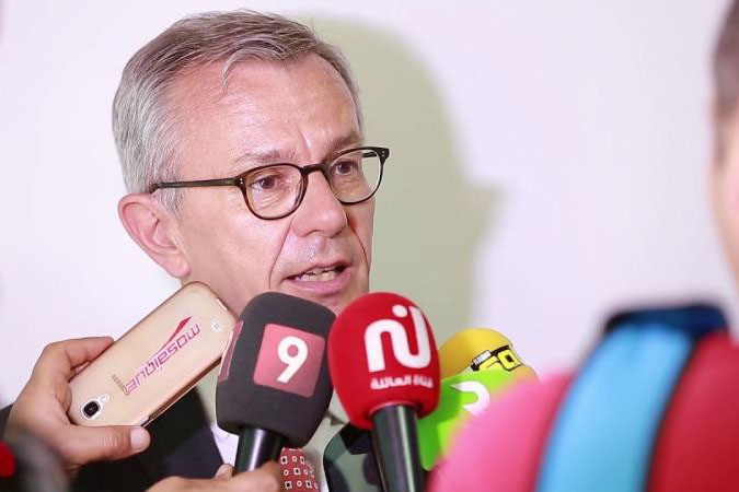 Karim Benamor en préparation d’un point presse